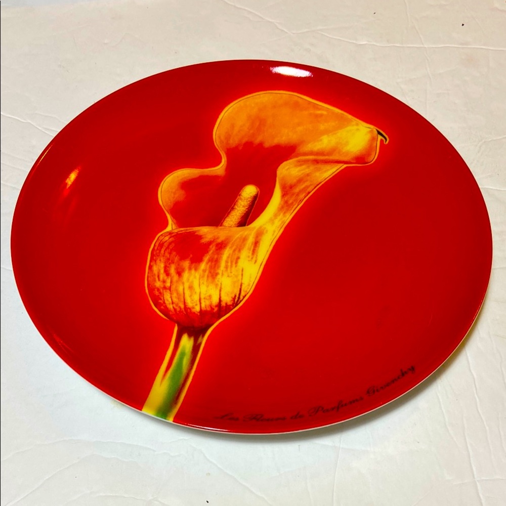 1(one) Givenchy Paris Les Fleurs De Parfums Porcelain 8.25” Lancheоn Plate Red